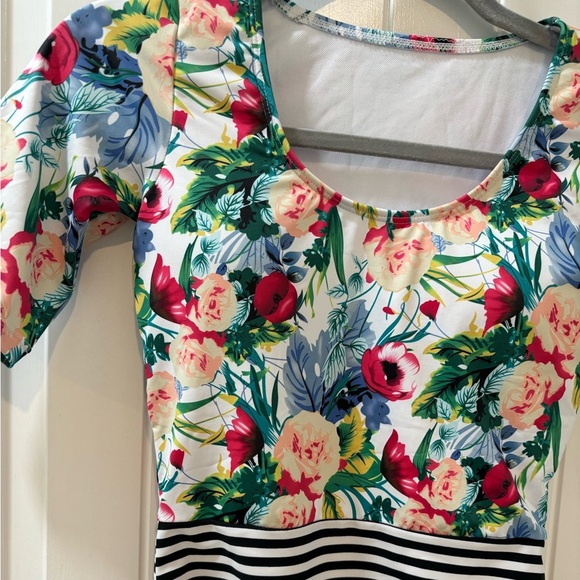 One Piece - Bathing Suit - Picture 4 of 6